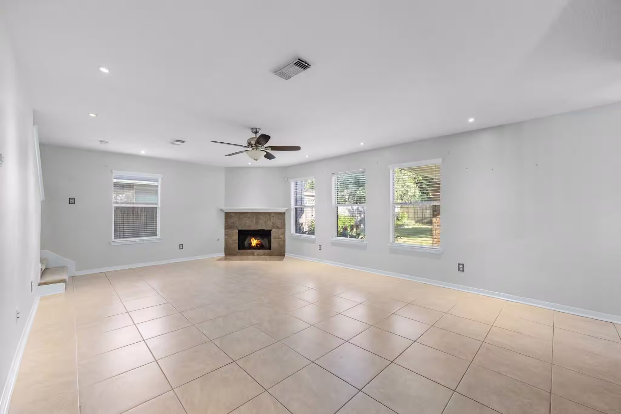 Photo 3 of 7909 Silver Oak Drive, Texas City, TX