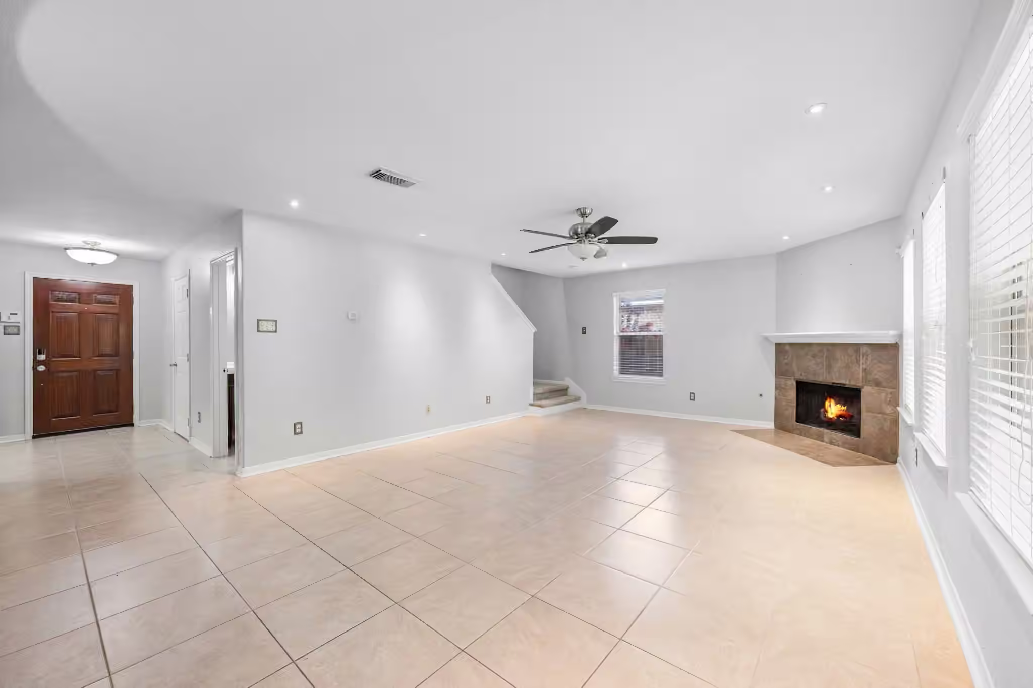 Photo 4 of 7909 Silver Oak Drive, Texas City, TX