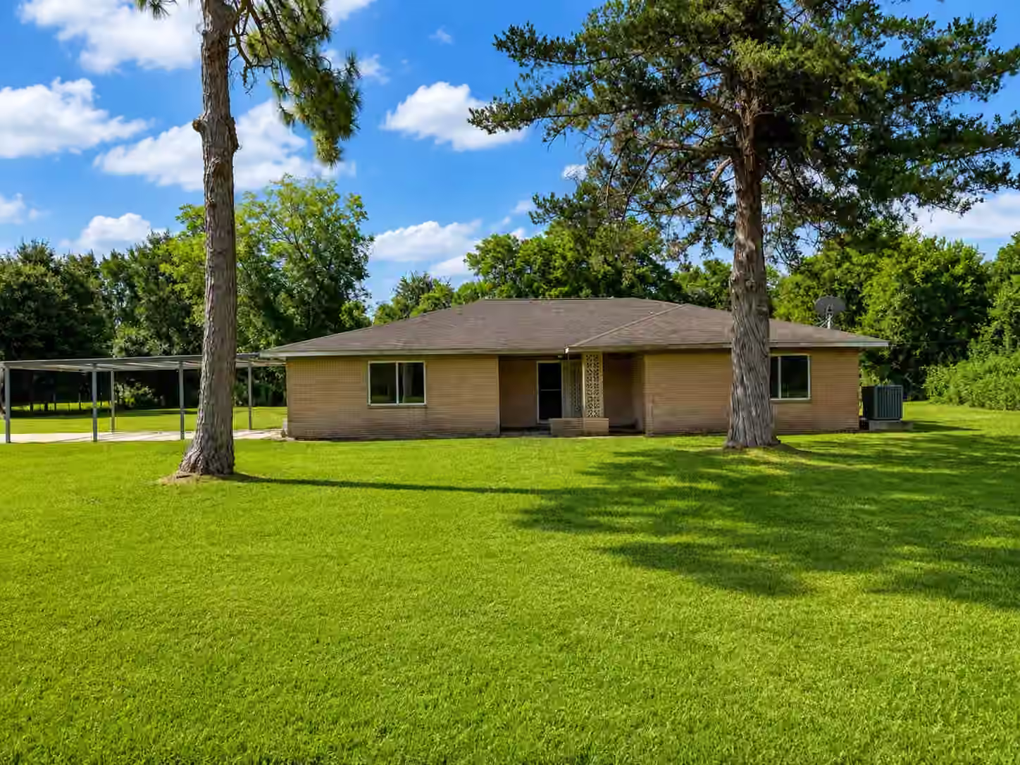 Photo of 702 E Dallas Street, Fresno, TX