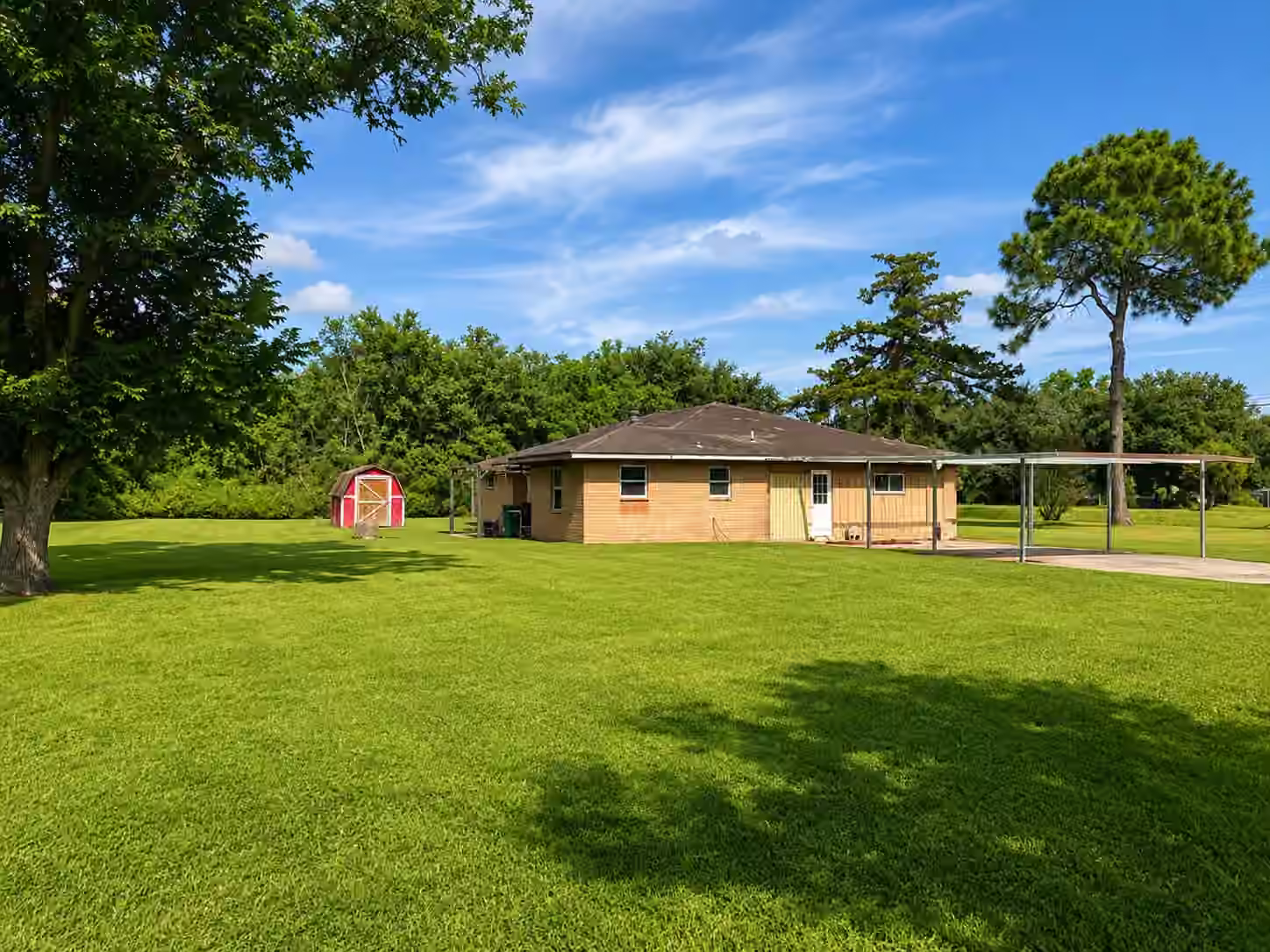 Photo 5 of 702 E Dallas Street, Fresno, TX