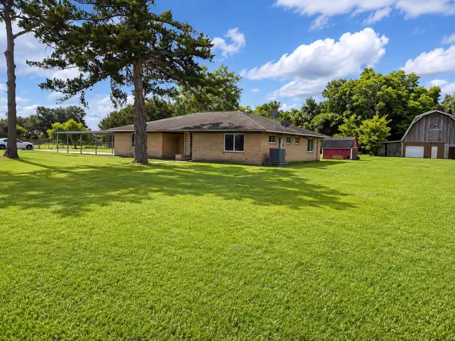Photo 6 of 702 E Dallas Street, Fresno, TX