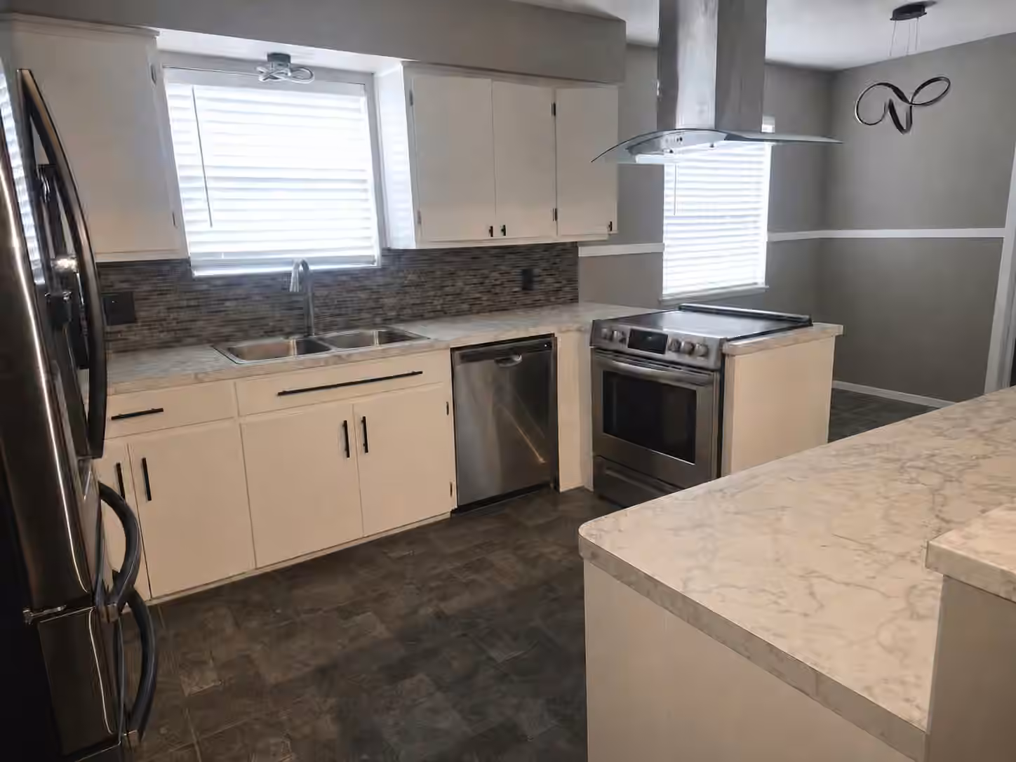 Photo 3 of 105 S Ringgold Street, West Columbia, TX