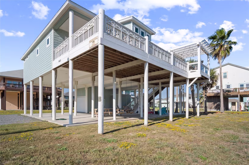 Photo 5 of 940 Raymond, Crystal Beach, TX