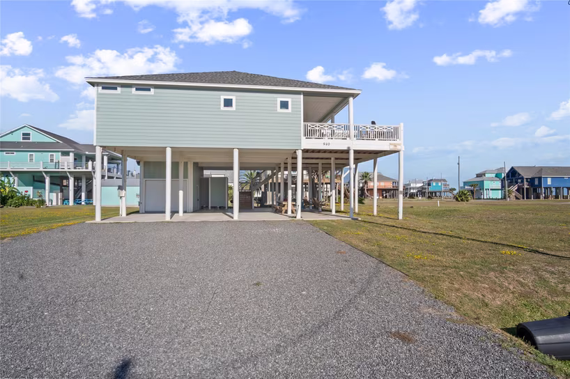 Photo 6 of 940 Raymond, Crystal Beach, TX