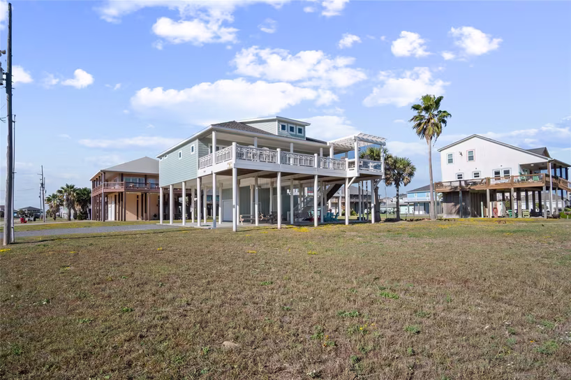 Photo 7 of 940 Raymond, Crystal Beach, TX