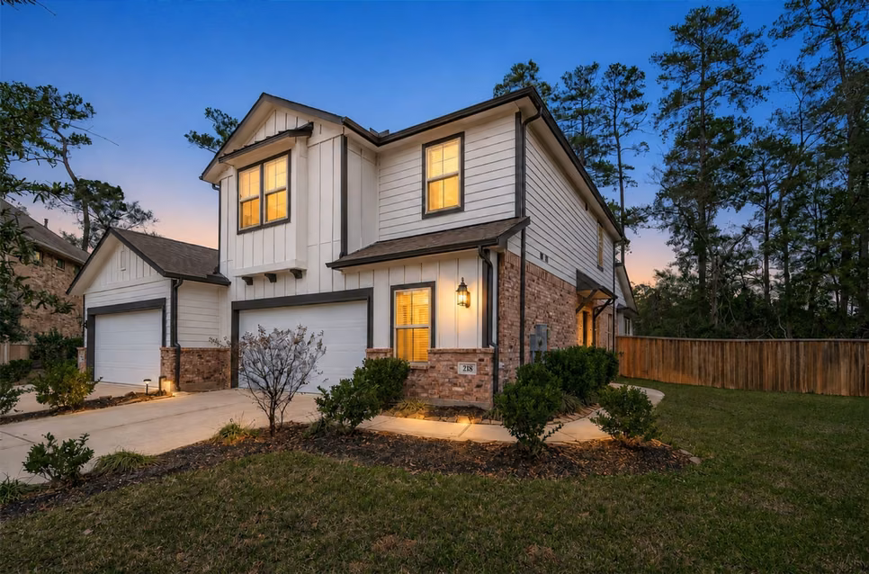 Photo 3 of 218 Skybranch Court, Conroe, TX
