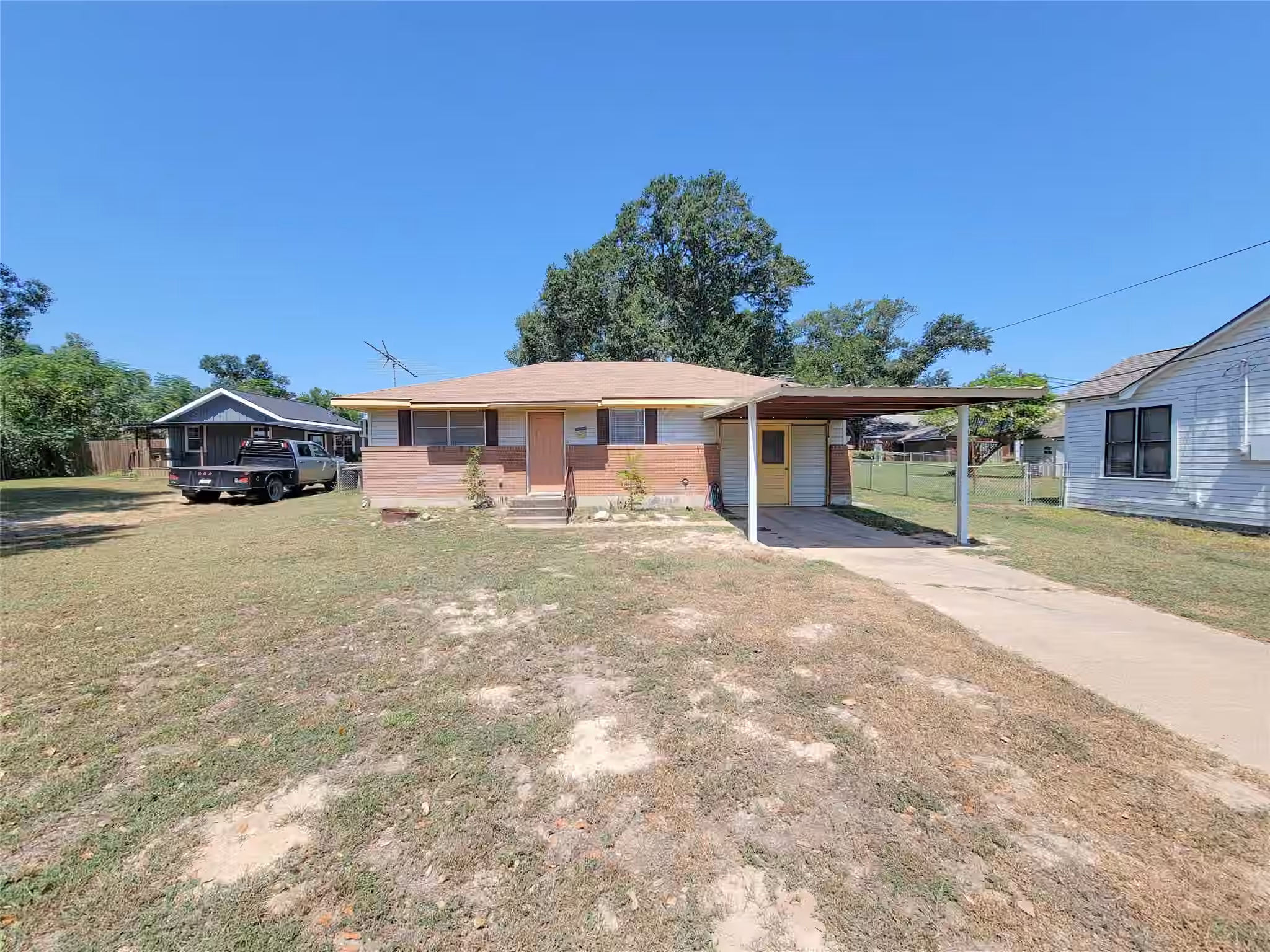 Photo 3 of 432 N Holland Street, Bellville, TX