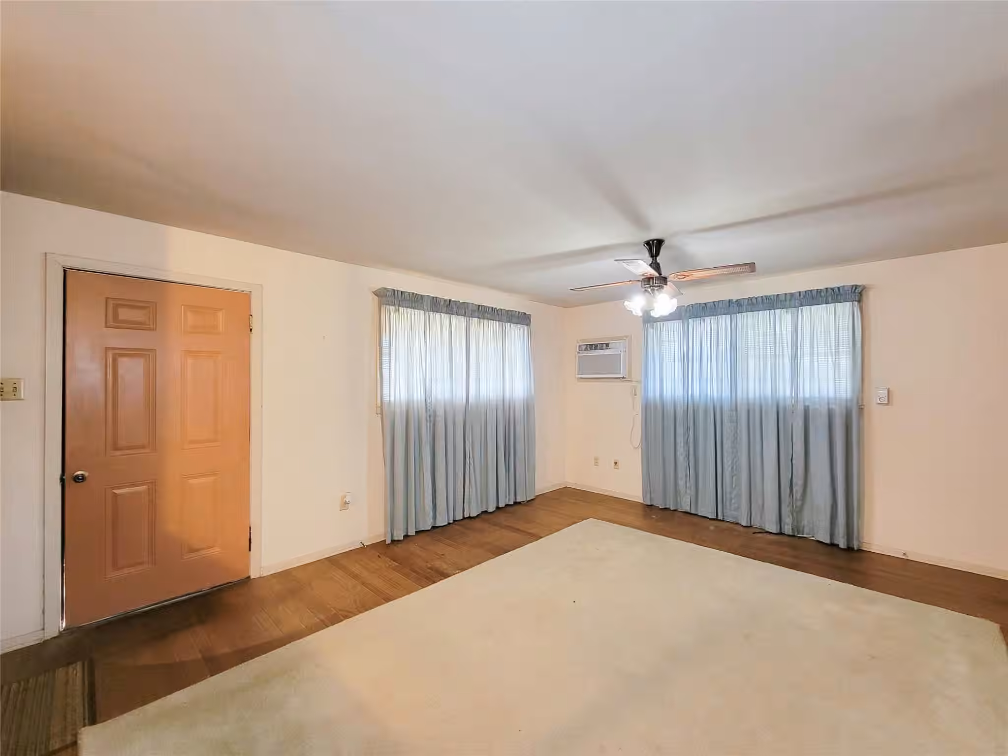 Photo 6 of 432 N Holland Street, Bellville, TX