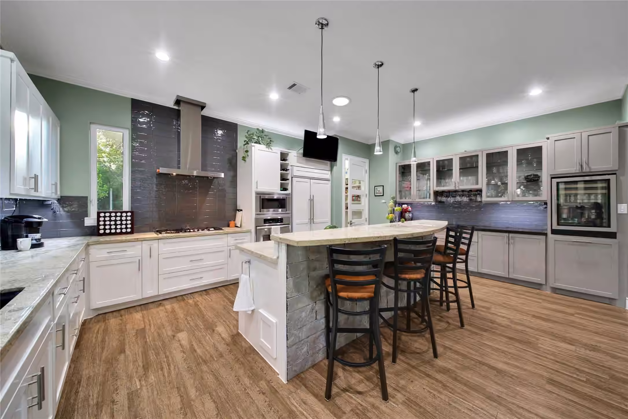 Photo 4 of 2531 S Cherry Street, Tomball, TX