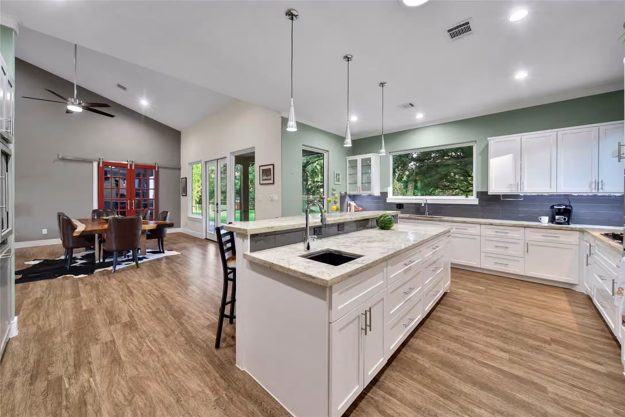Photo 7 of 2531 S Cherry Street, Tomball, TX