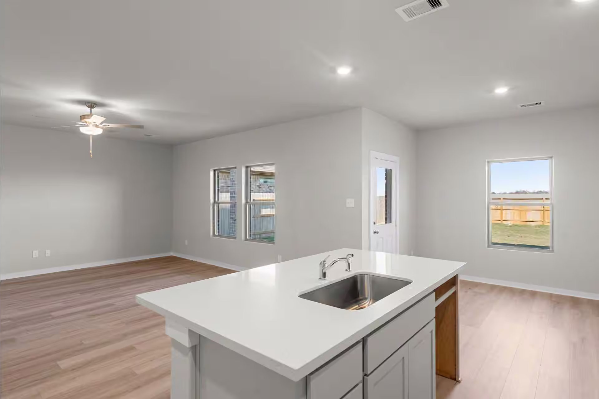 Photo 6 of 2910 Wind Cave Lane, Rosharon, TX