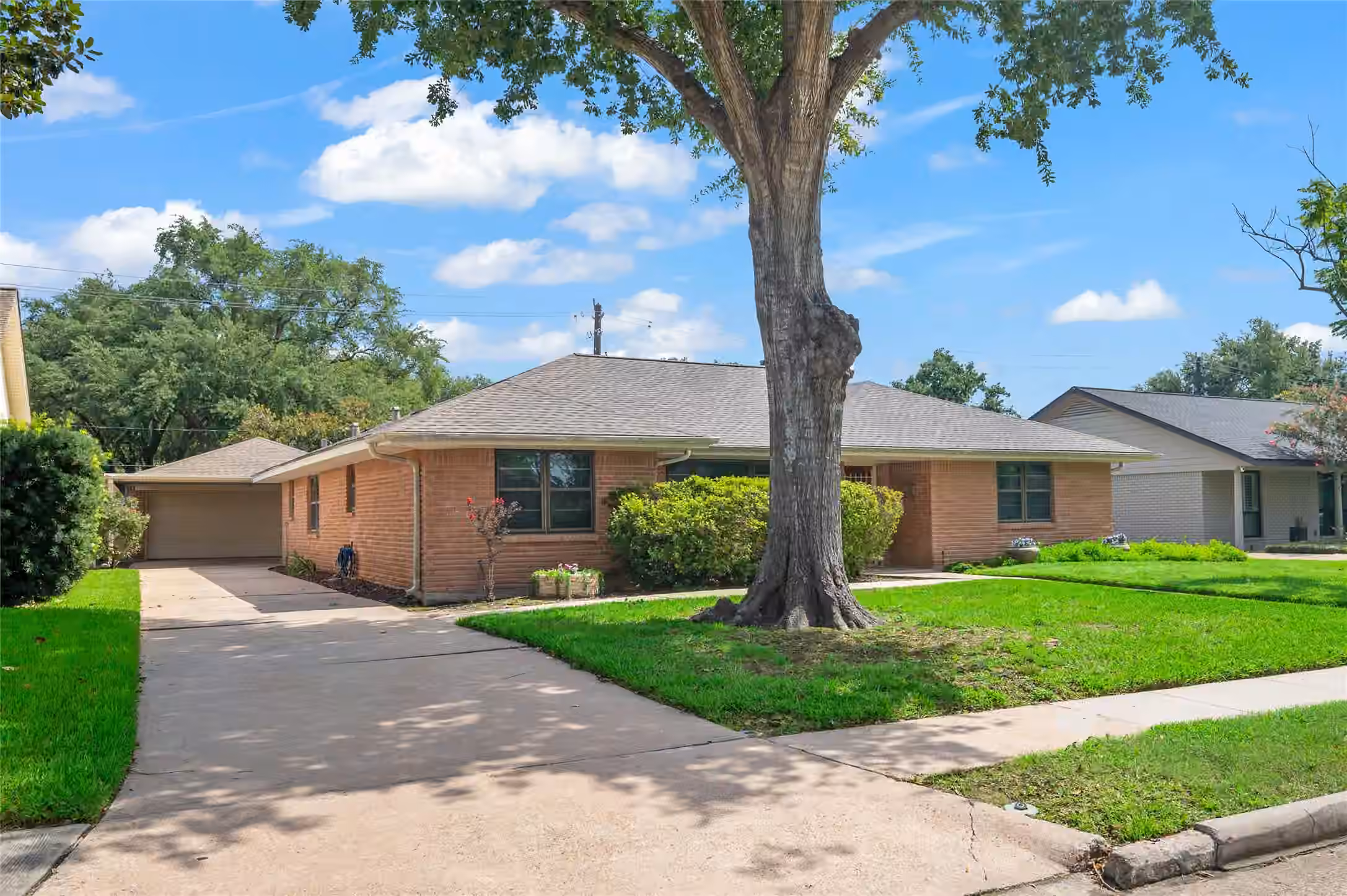 Photo 3 of 1815 Droxford Drive, Houston, TX