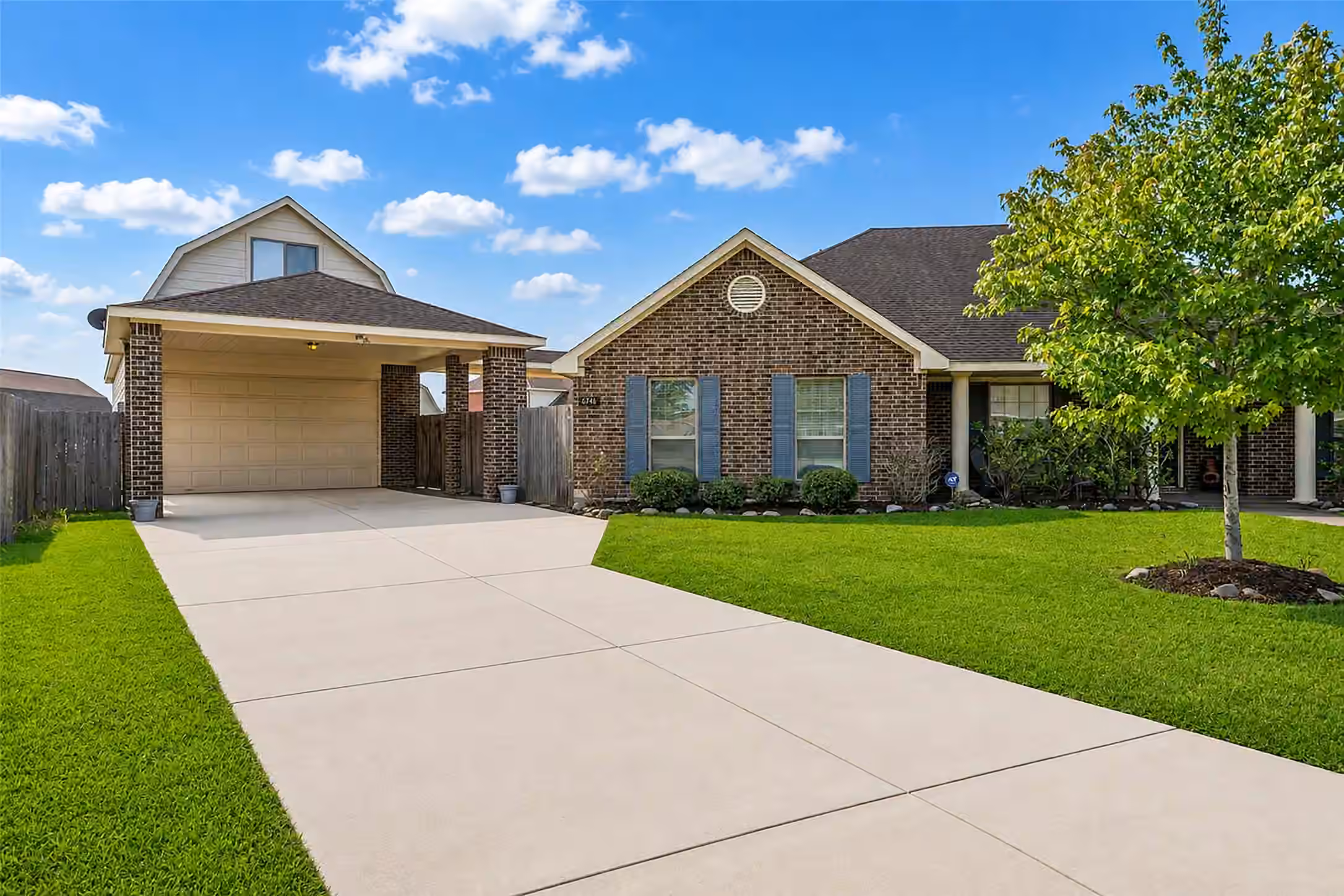 Photo 2 of 6746 Conroe Circle, Manvel, TX