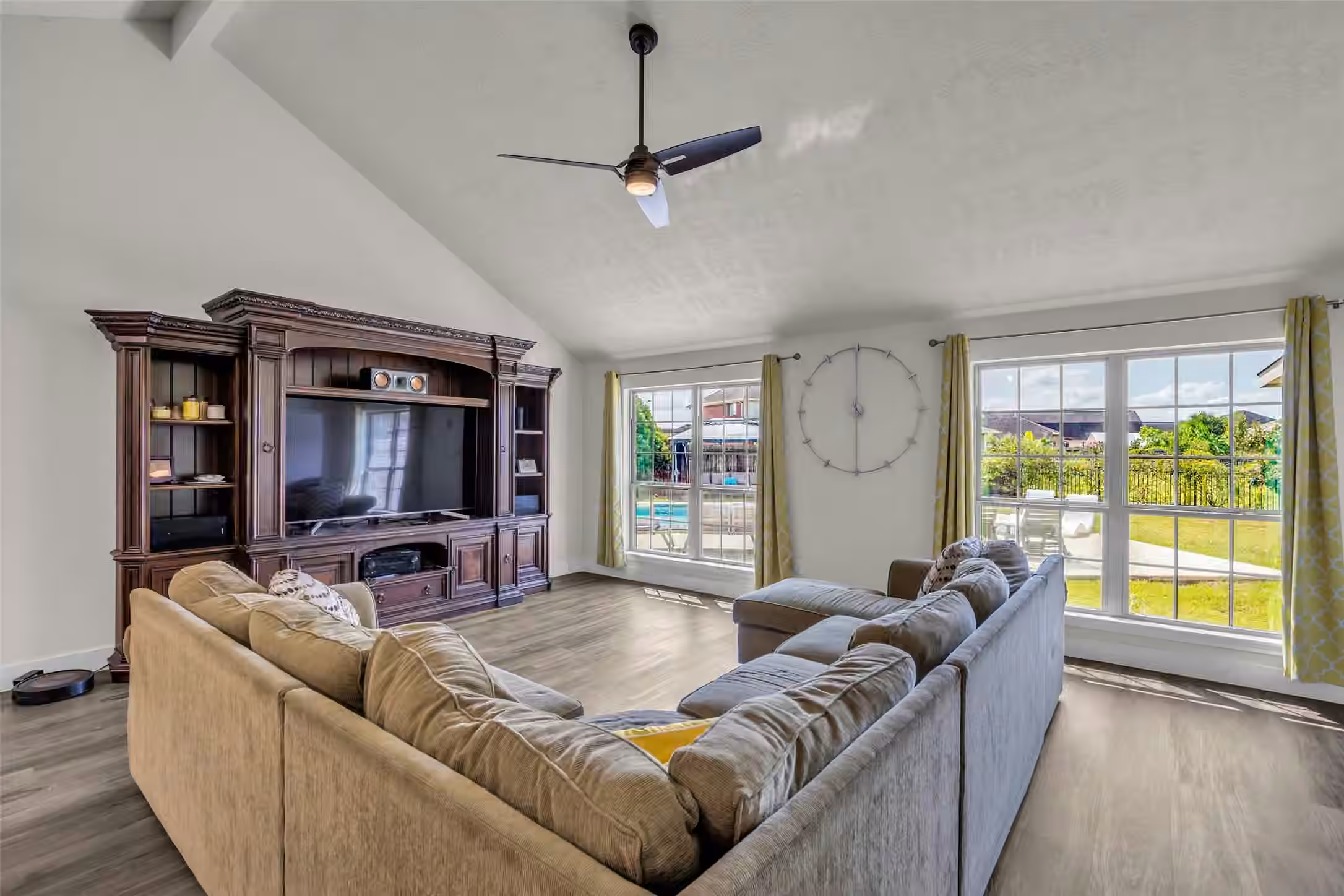 Photo 4 of 6746 Conroe Circle, Manvel, TX