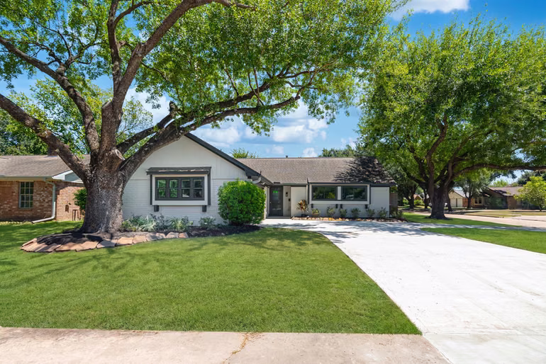 Photo 2 of 5302 Arbor Vitae Drive, Houston, TX