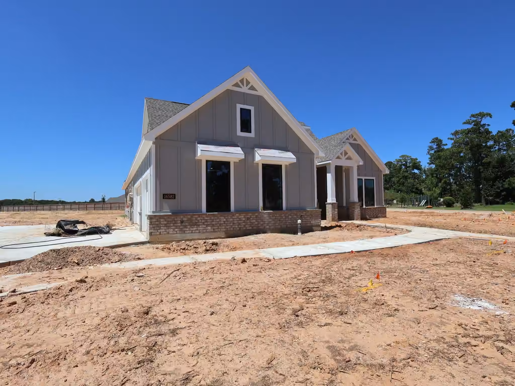 Photo 2 of 16582 Gaines Glen Lane, Montgomery, TX
