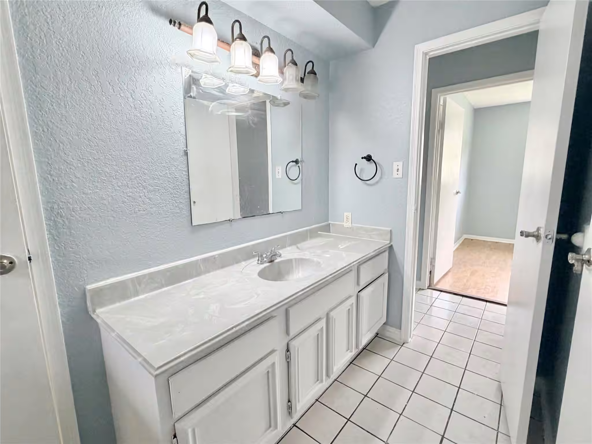 Photo 4 of 2612 4th Avenue N, Texas City, TX