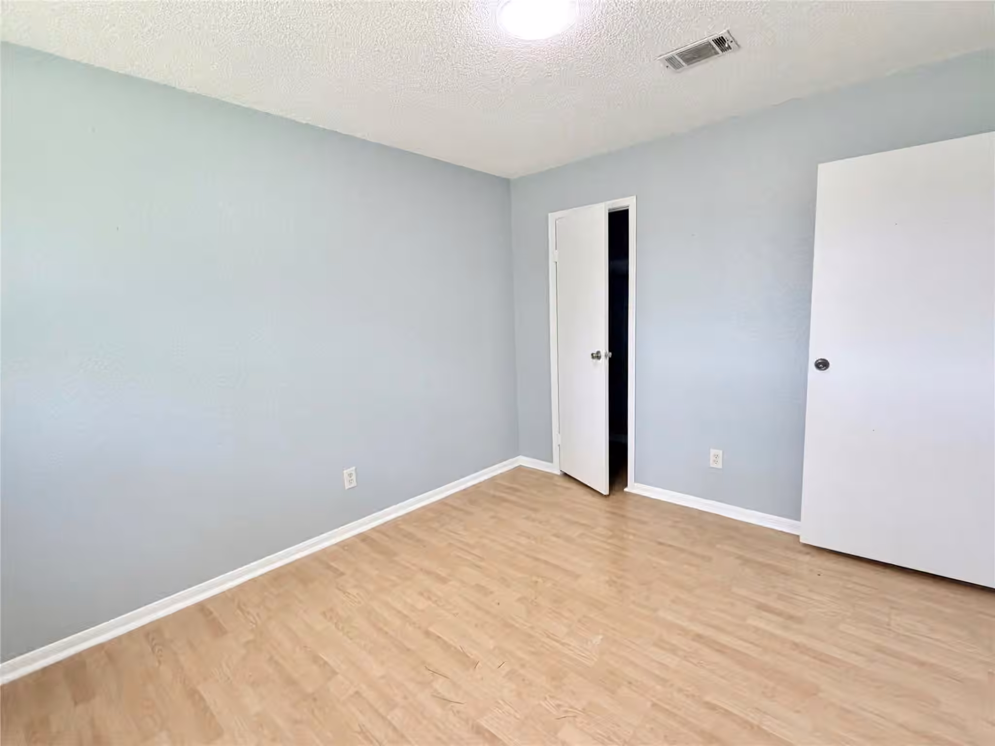 Photo 7 of 2612 4th Avenue N, Texas City, TX