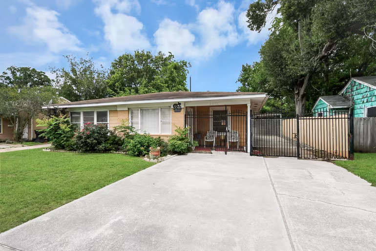 Photo 4 of 8043 Wier Drive, Houston, TX