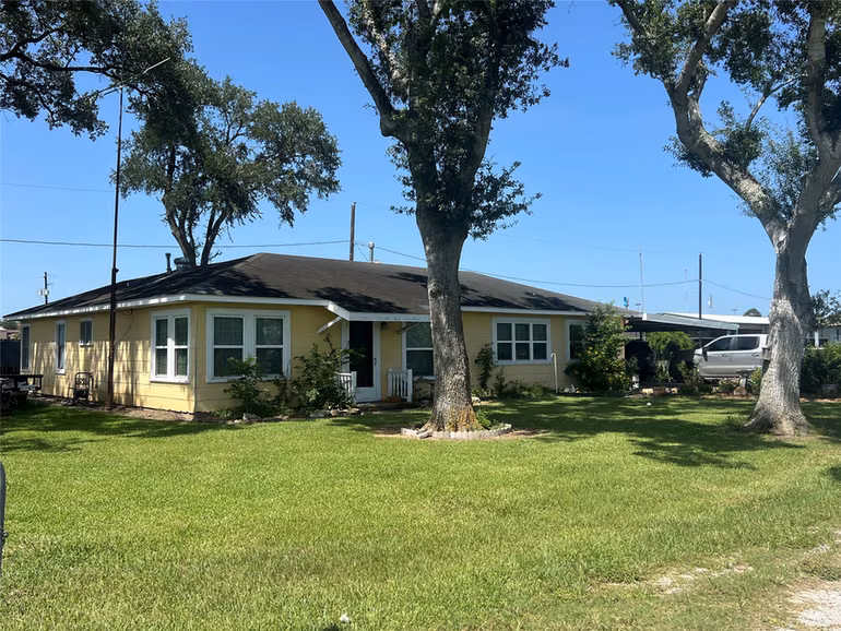 Photo 2 of 1515 N Mechanic Street, El Campo, TX