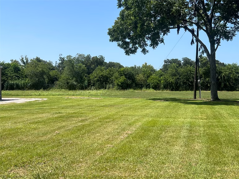 Photo 6 of 1515 N Mechanic Street, El Campo, TX