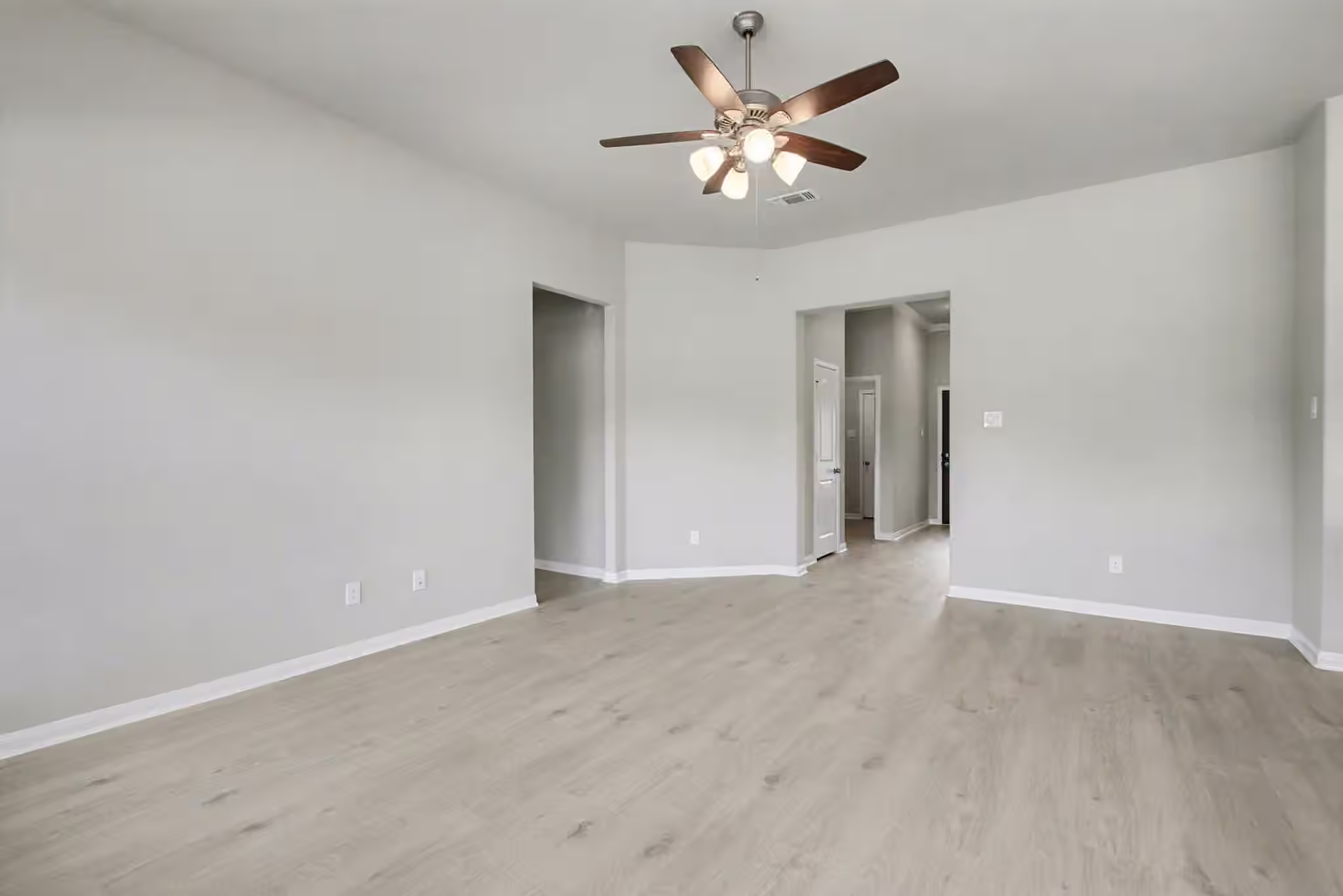Photo 6 of 414 Wellshire Drive, West Columbia, TX