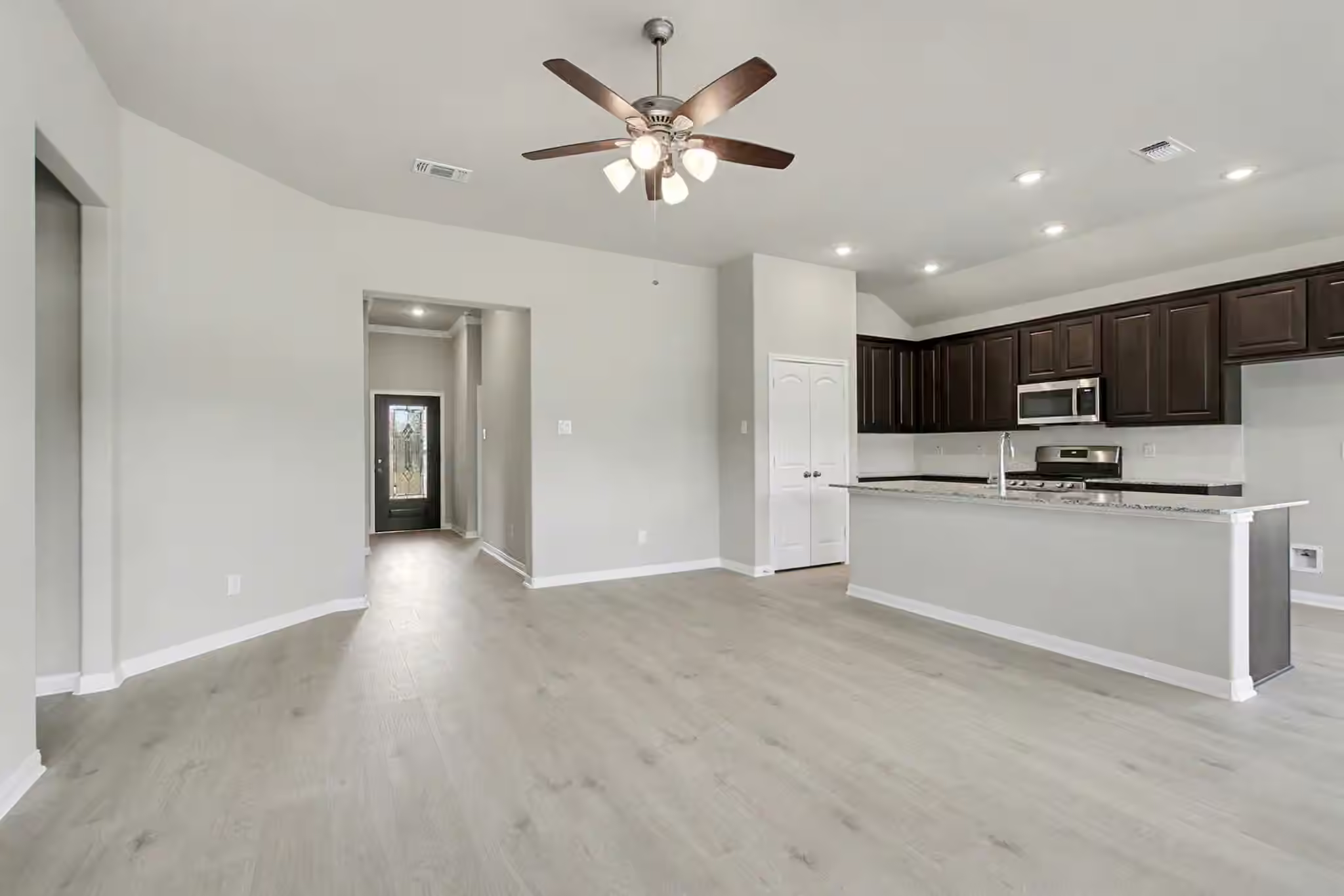Photo 7 of 414 Wellshire Drive, West Columbia, TX