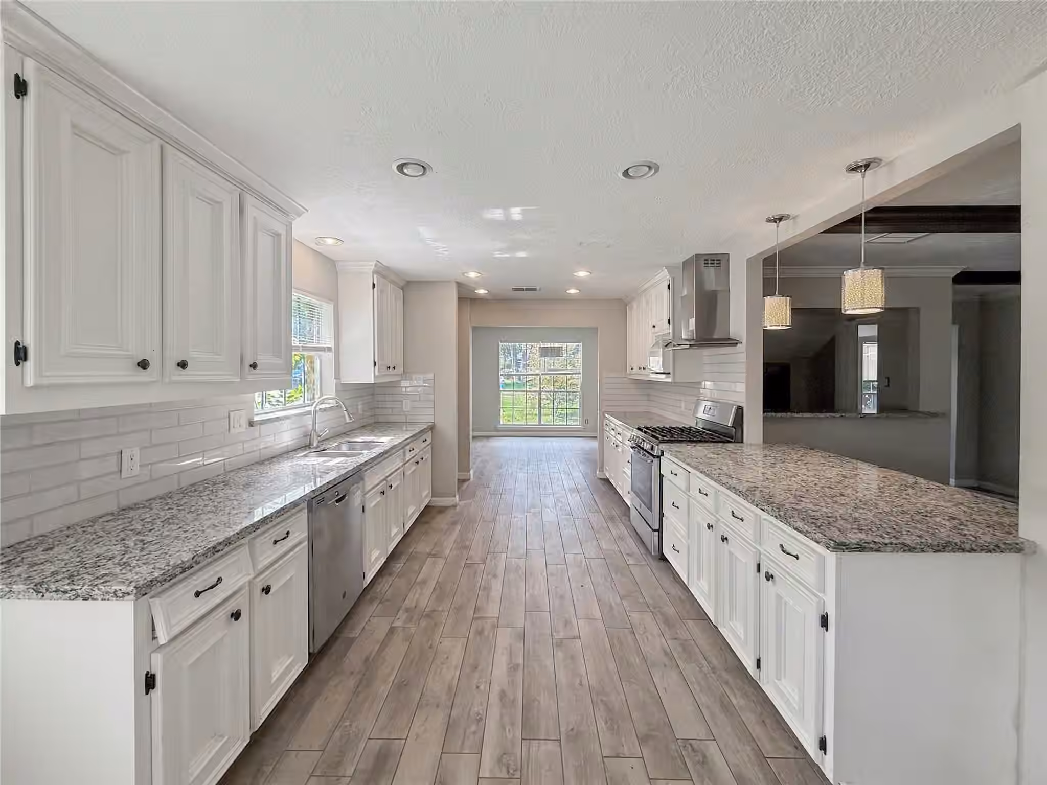 Photo 7 of 10902 Fawnview Drive, Houston, TX