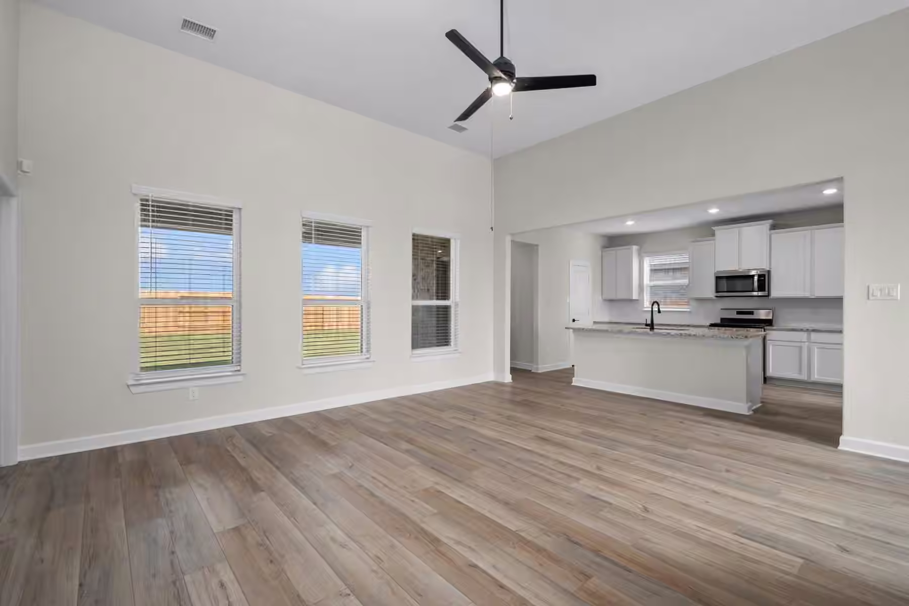 Photo 4 of 2909 Fair Wind Lane, Texas City, TX