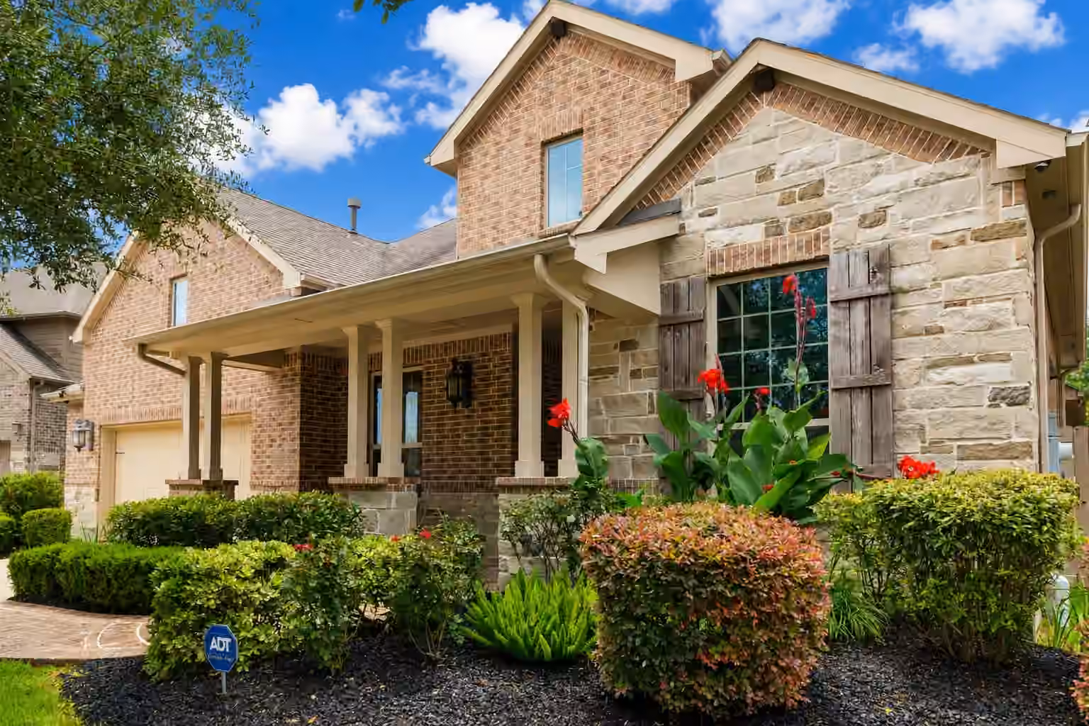 Photo 2 of 2326 Hamilton Pool Lane, Friendswood, TX