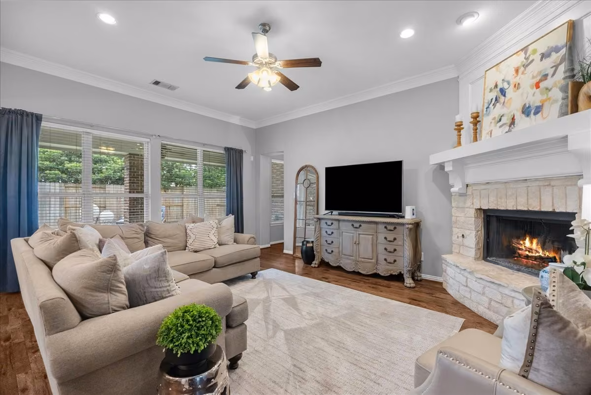 Photo 7 of 904 Cozy Hollow Court, Friendswood, TX