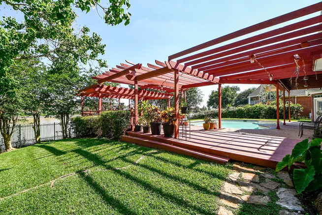Photo 4 of 410 Kingfisher Drive, Sugar Land, TX