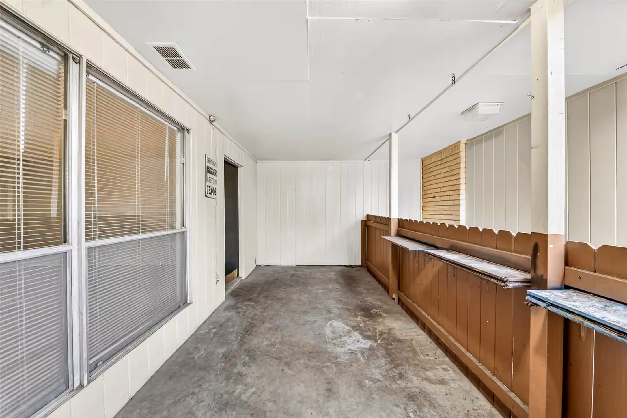 Photo 5 of 7714 Renwick Drive 23, Houston, TX