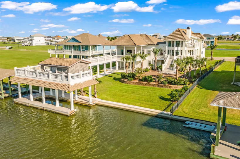 Photo 3 of 1809 Laguna Harbor Estate Boulevard, Port Bolivar, TX