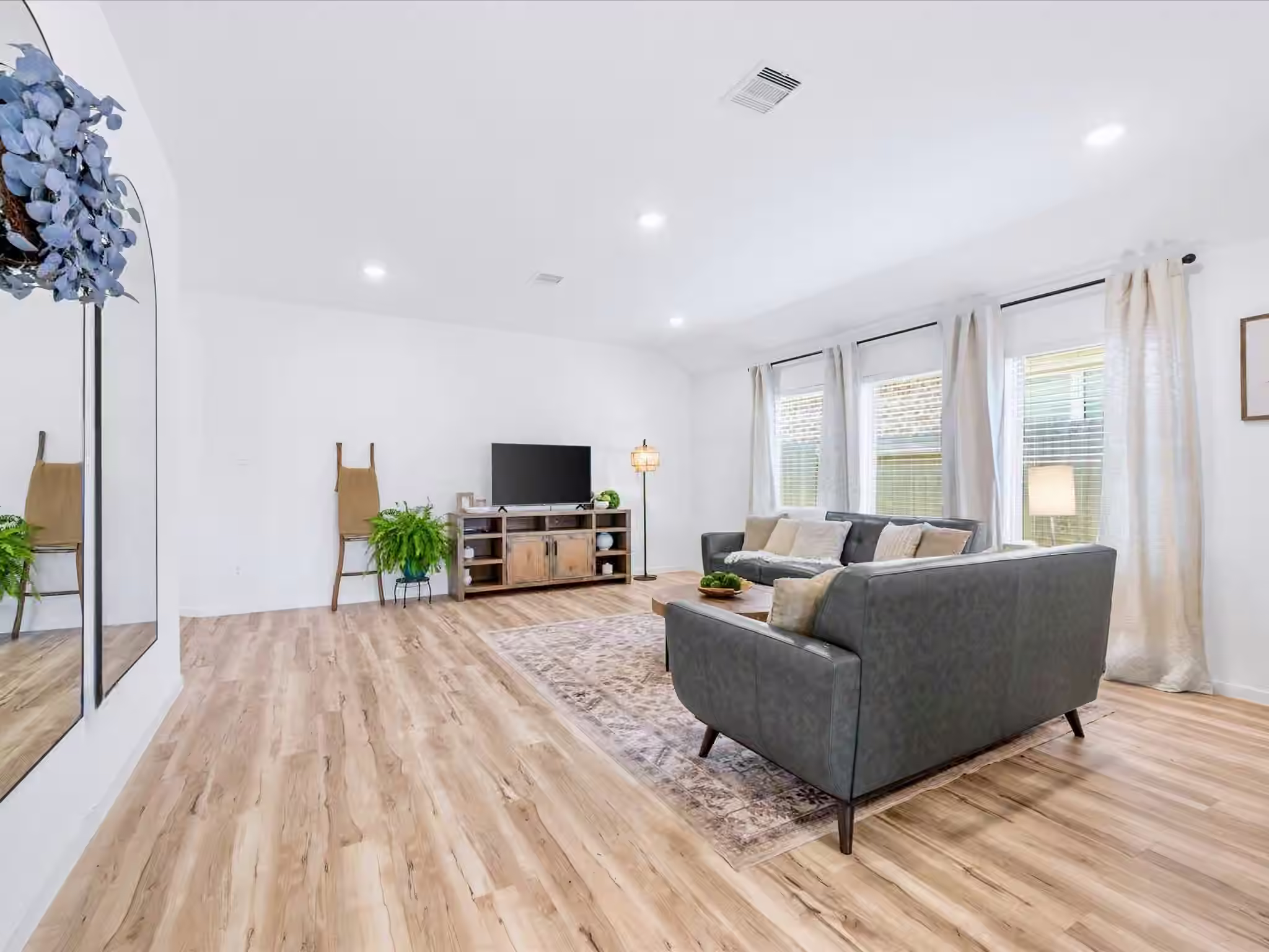 Photo 4 of 611 Spring Ashberry Court, Magnolia, TX