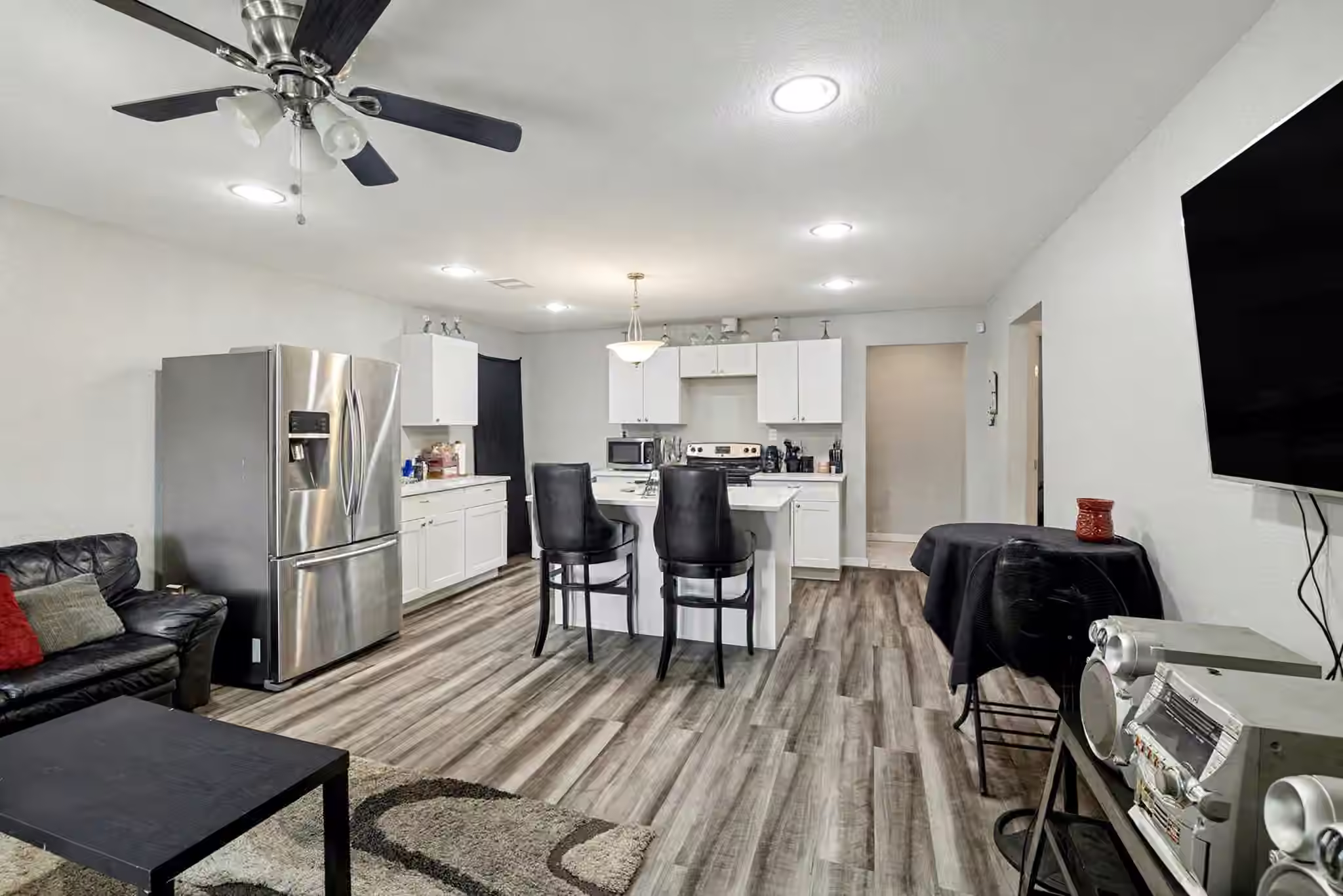 Photo 4 of 4421 Caplin Street, Houston, TX
