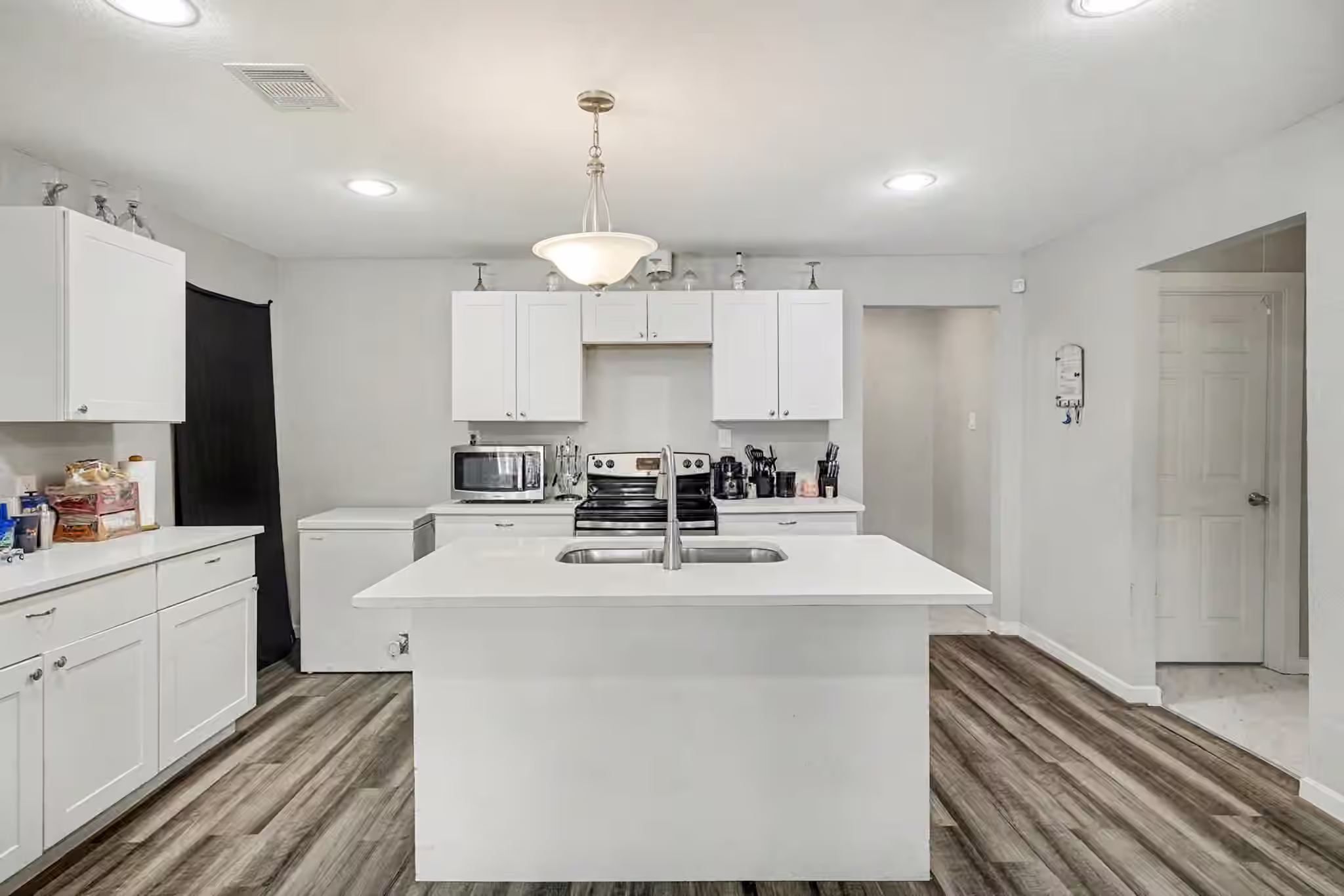 Photo 5 of 4421 Caplin Street, Houston, TX