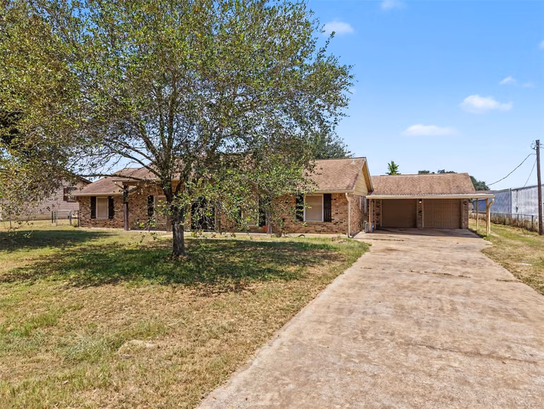Photo 2 of 32114 Robin Lane, Waller, TX