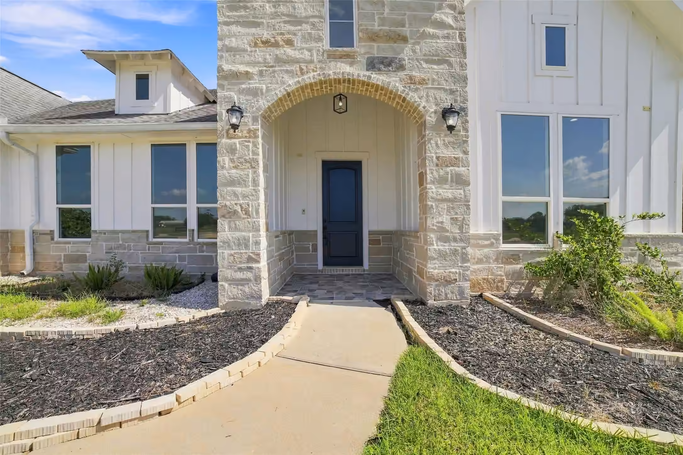 Photo 3 of 203 Cavalry Trail Drive, Rosharon, TX