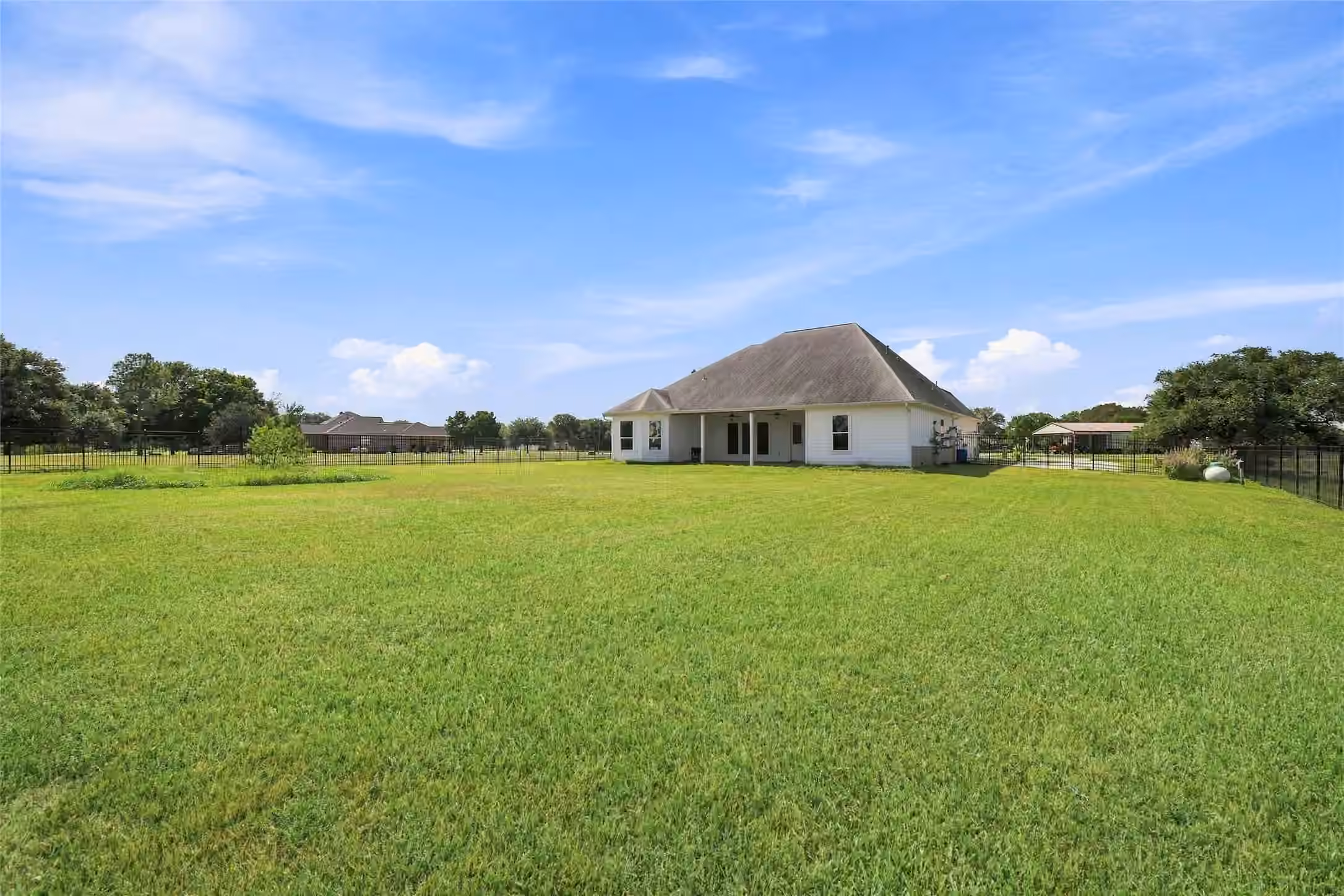 Photo 5 of 203 Cavalry Trail Drive, Rosharon, TX