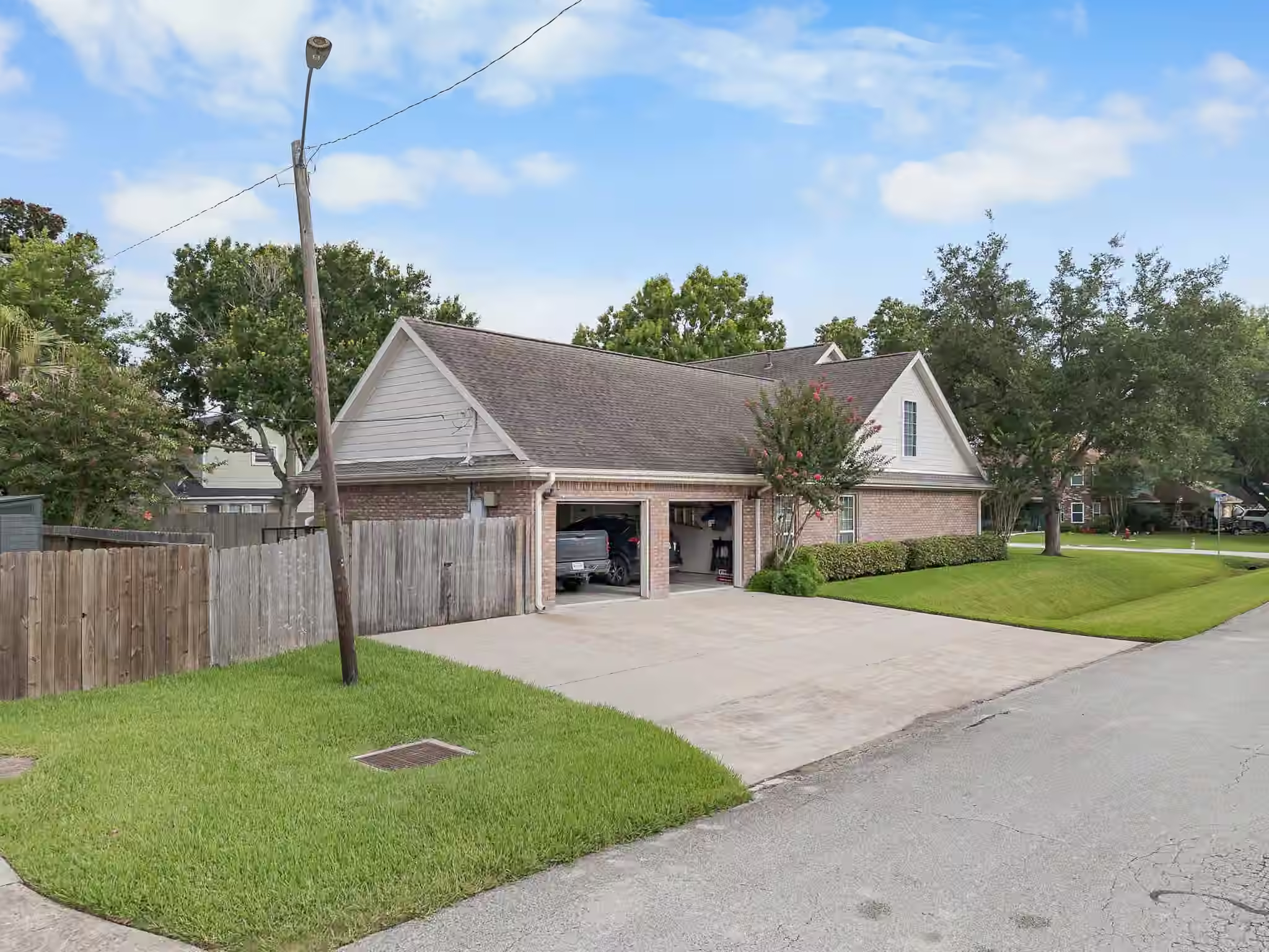 Photo 5 of 603 Renaldo Street, Dickinson, TX