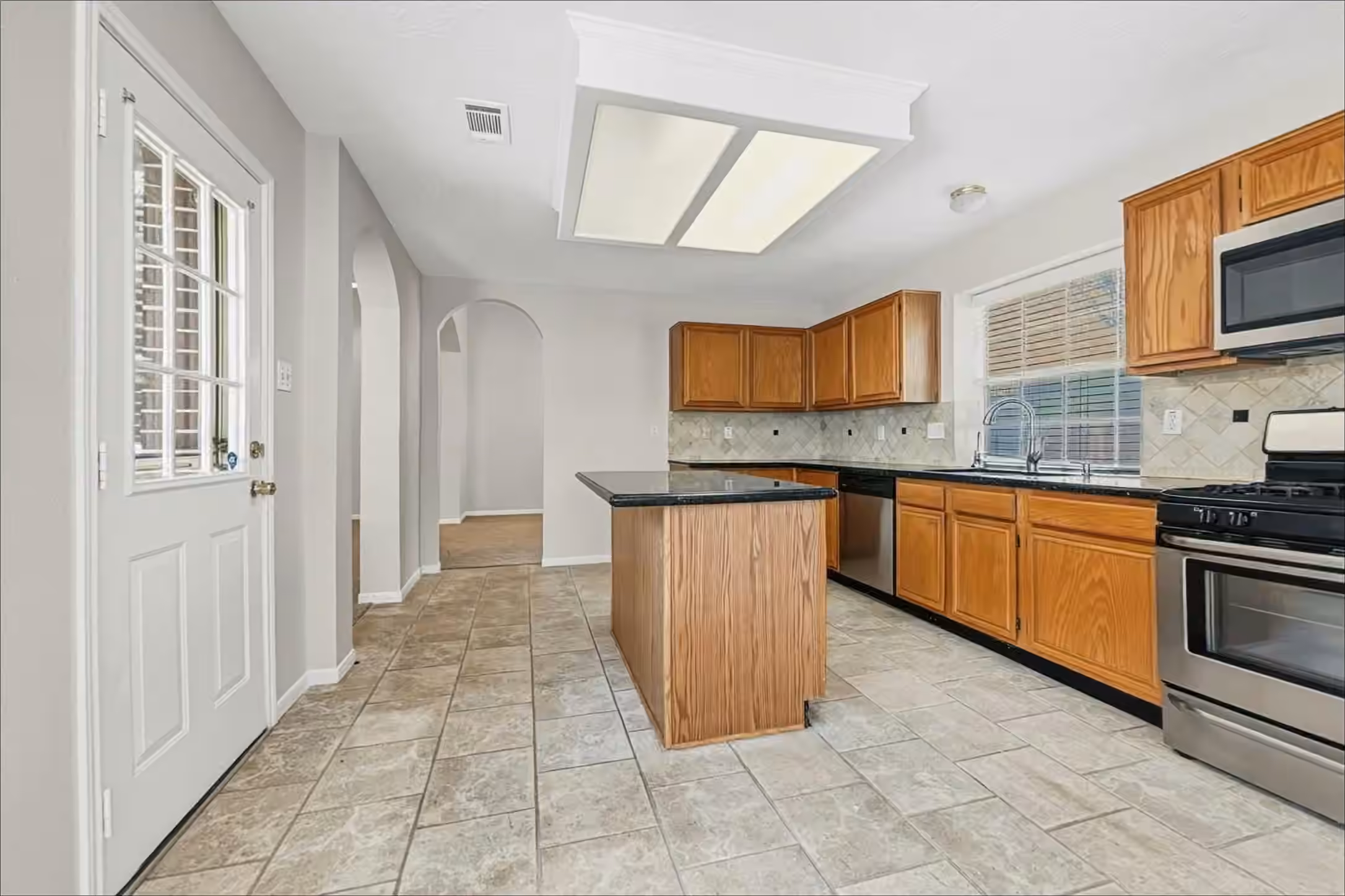 Photo 5 of 7710 Pebble Run Court, Houston, TX