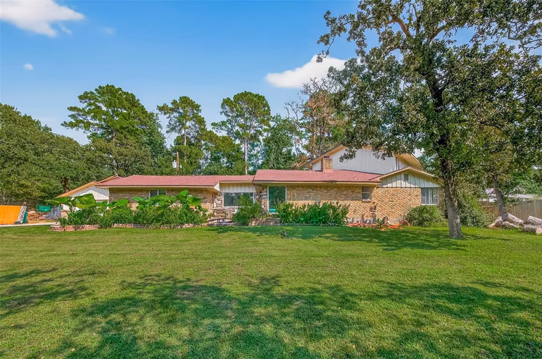 Photo 4 of 701 Saint Lawrence River Road, Montgomery, TX