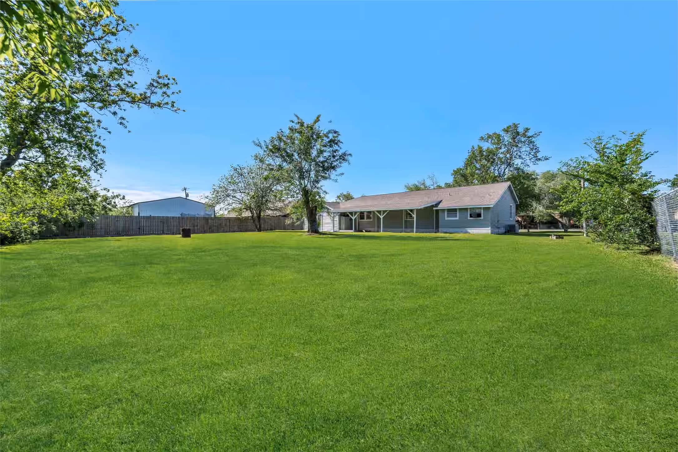 Photo of 7506 Bluebonnet Street, Pearland, TX 77584