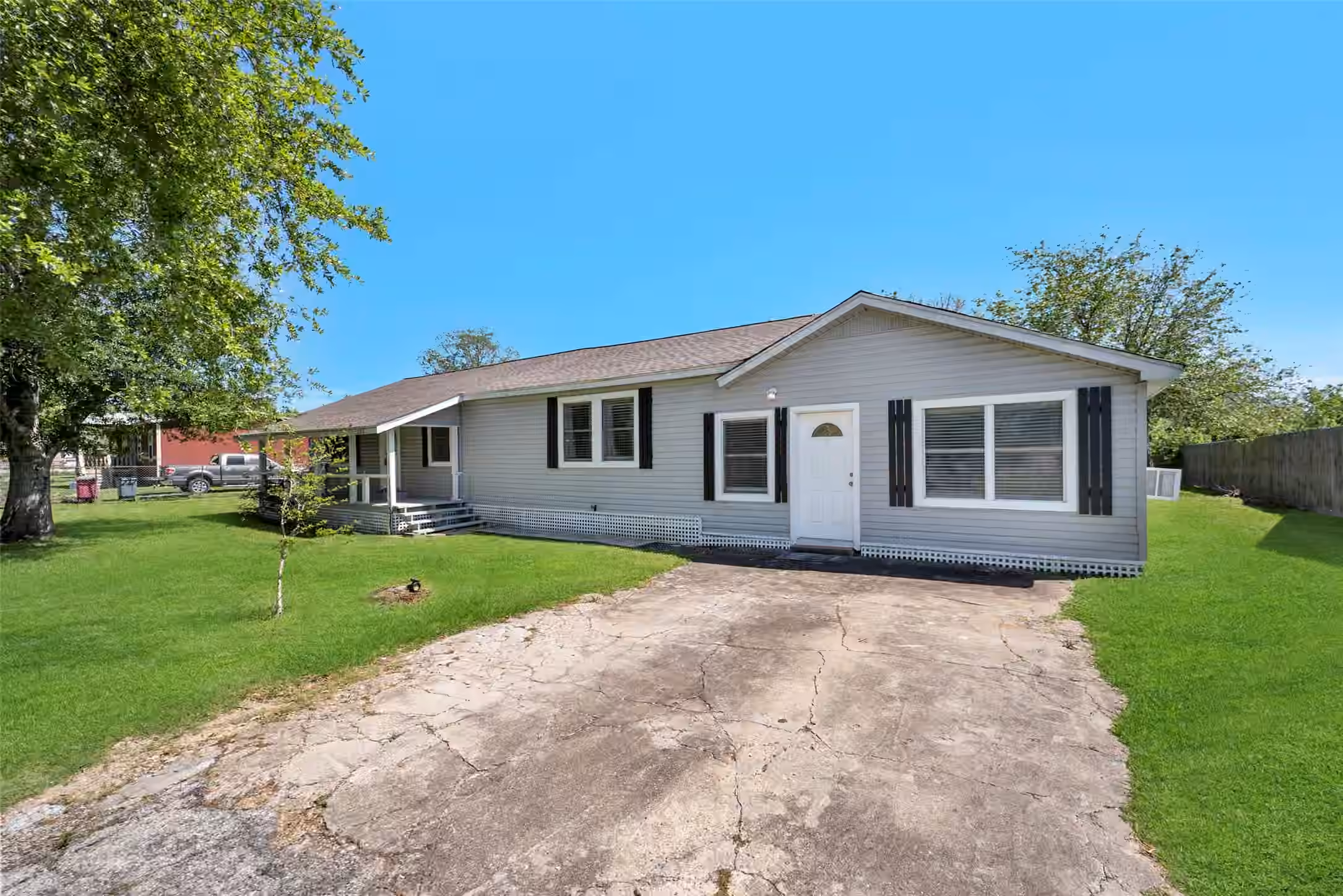 Photo 3 of 7506 Bluebonnet Street, Pearland, TX
