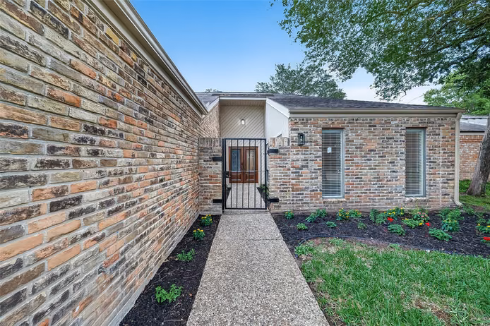 Photo 4 of 1023 Forest Home Drive, Houston, TX