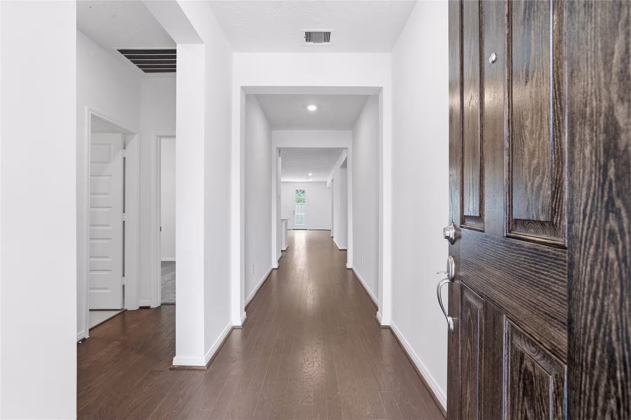 Photo 4 of 4805 Seven Oaks Lane, Conroe, TX