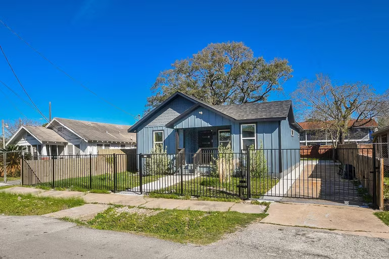 Photo 2 of 4407 Oats Street, Houston, TX