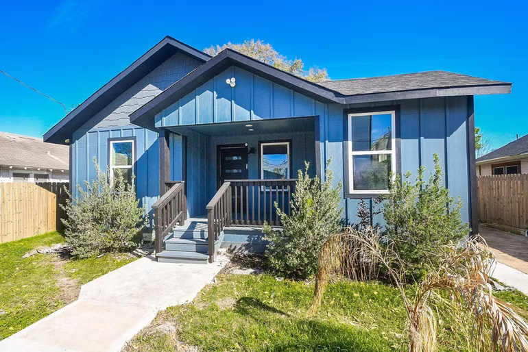 Photo 4 of 4407 Oats Street, Houston, TX