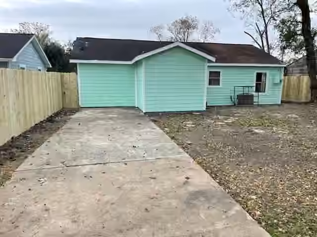 Photo 5 of 7338 Guadalcanal Road, Houston, TX